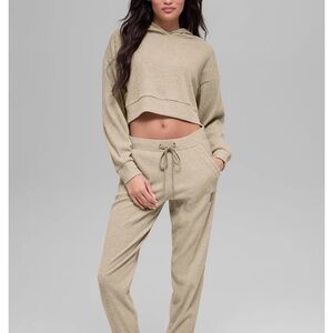 ALO Yoga Women's Muse Beige Cropped